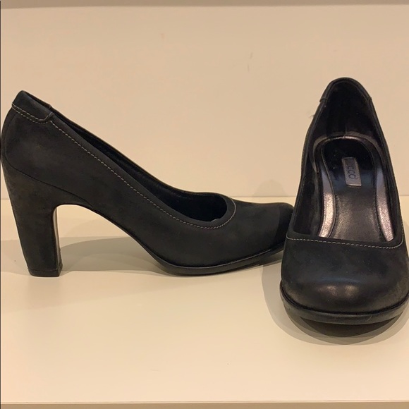 ECCO Sculptured black leather pump (3 inch) heel